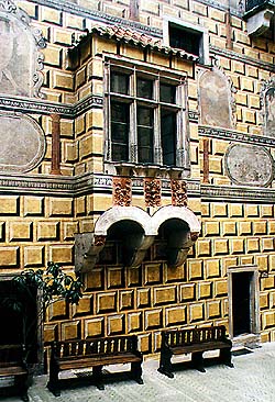 Coats-of-arms on oriel, IV. courtyard of Český Krumlov Castle 