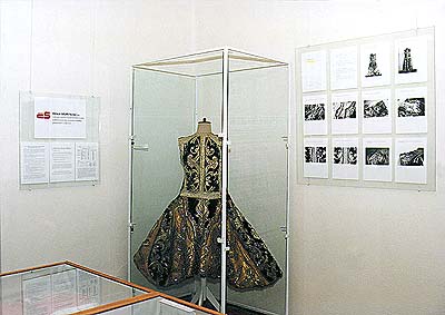 Ausstellung der Kostüme aus dem Depositorium des Schlosstheaters in Český Krumlov, die auf Kosten der Tschechischen Sparkasse (Česká spořitelna a. s.) rekonstruiert wurden 