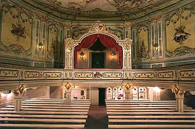 Gesamtansicht des Zuschauerraums des Schlosstheaters in Český Krumlov   