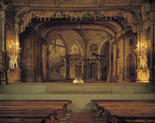 Zámecké divadlo v Českém Krumlově, celkový pohled, na jevišti dekorace 