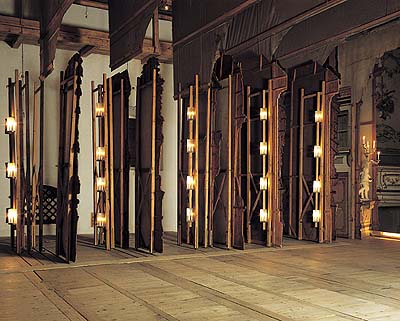 Latě s osvětlením (kopie) na kulisách v zámeckém divadle v Českém Krumlově, 1999, foto: Věroslav Škrabánek 