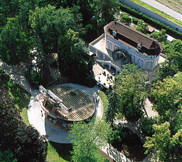 Aerial view of Revolving Auditorium and Summer Manor Bellarie in the Český Krumlov Castle Gardens, foto: Libor Sváček