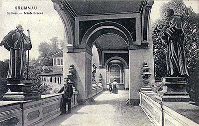 Český Krumlov, ein historisches Foto der Durchfahrt der Mantelbrücke 