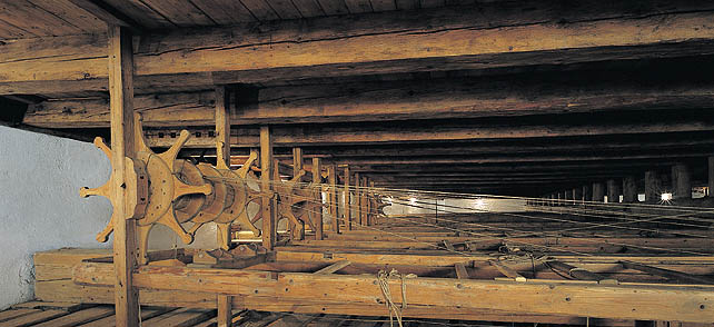 Machinery and special effects devices of Castle Theatre in Český Krumlov, winches in the rope area designed for control of backdrops and suffites, 1999, foto: Věroslav Škrabánek