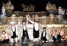 Český Krumlov, oslava obnovení zámecké kaskádové fontány 3.8.1998, Seskupení Proradost, akvabely, foto: Milan Holakovský 
