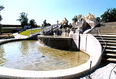 Schloss Český Krumlov, erneuerte Kaskadenfontäne im Schlossgarten 