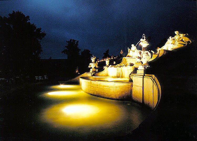 Český Krumlov, oslava obnovení zámecké kaskádové fontány 3.8.1998, boční pohled