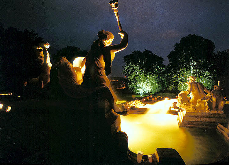 Český Krumlov, celebration of the re-opening of the Castle Cascade Fountain 3. August 1998, Cascade Fountain in night illumination, statues and golden streams of water