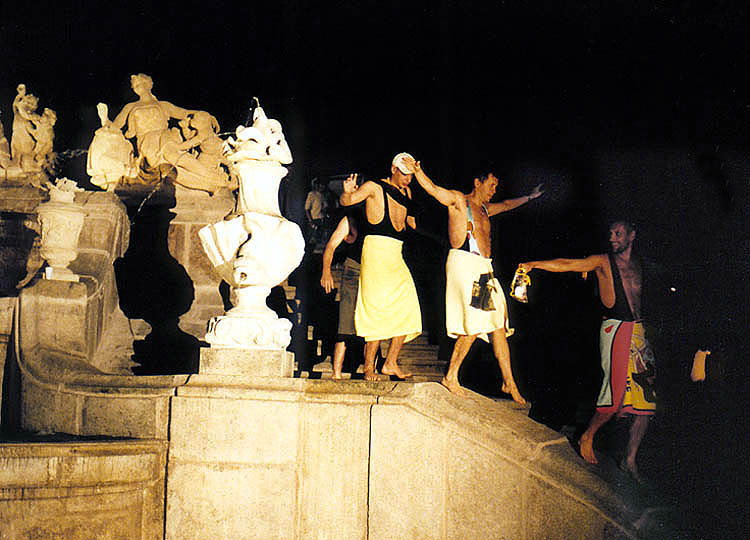 Český Krumlov, oslava obnovení zámecké kaskádové fontány 3.8.1998, Seskupení Proradost, nástup akvabel na kaskádovou fontánu