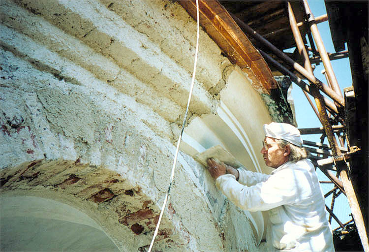 Reconstruction of layers of plaster connecting with the area of original plaster on the Český Krumlov Castle Tower, foto: Pavel Slavko