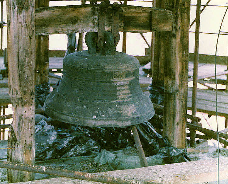 The hourly clock-bell in the lucerna of the Český Krumlov Castle Tower, condition before restoration, dated to 1591, foto: Ladislav Bezděk