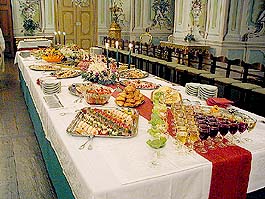Rautový stůl v Zrcadlovém sále zámku Český Krumlov, foto: Lubor Mrázek 