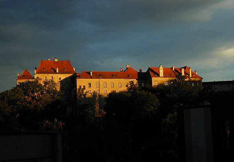 Zámek Český Krumlov, pohled ze severní strany, magická atmosféra stmívání, foto: Zdena Flašková