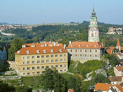 Schloss Český Krumlov, Ansicht des Objektes der Münze und der Kleinen Burg mit dem Schlossturm von der Südseite, Foto: Lubor Mrázek 