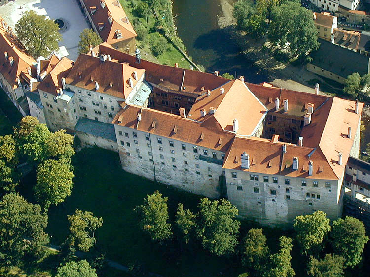 Zámek č.p. 59 - Horní hrad, letecký pohled, foto: Lubor Mrázek