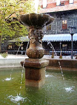 Český Krumlov Castle, fountain on the II. courtyard, detail, foto: Lubor Mrázek 