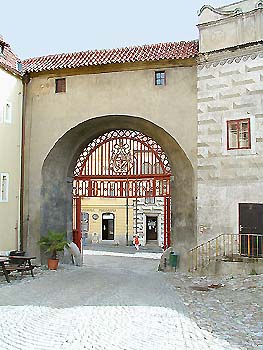Zámek Český Krumlov, Červená brána na I. nádvoří, foto: Martin Švamberg 