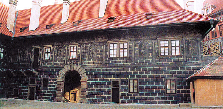 Zámek Český Krumlov, Nové purkrabství, západní fasáda, stav po restaurování, foto: J. a P. Novotný, 1998
