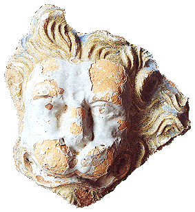 Barevně glazovaný kamnový kachel s reliéfem lví hlavy (zámek Český Krumlov, 16. století), nález z archeologického výzkumu v roce 1995, foto: Michal Ernée, 2000 