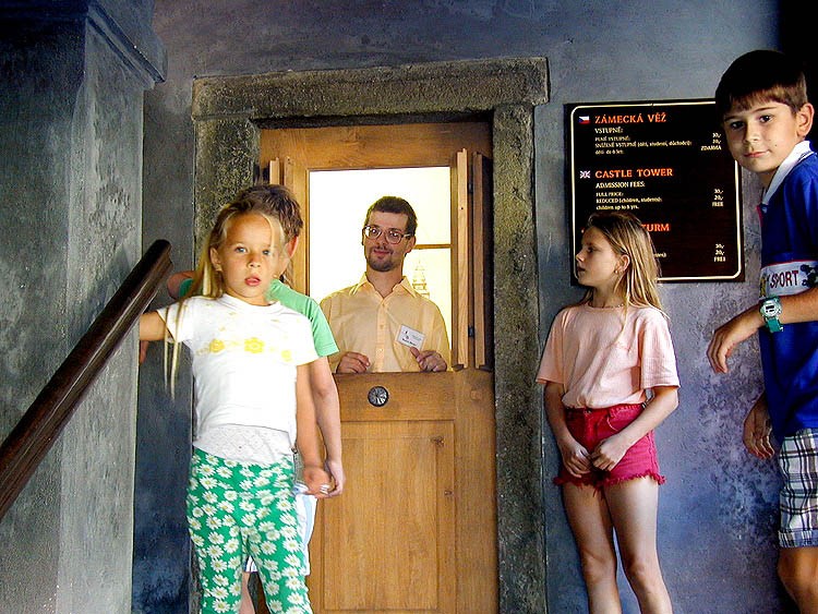 Zámek Český Krumlov, pokladna a návštěvnický vstup do zámecké věže, 2000, foto: Lubor Mrázek
