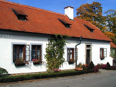 Schloss Nr. 176, Detail mit Blumenausschmückung, 2000, Foto: Lubor Mrázek 