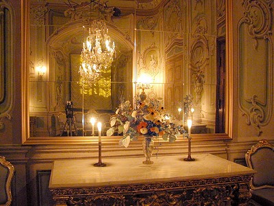 Zámek Český Krumlov, Zrcadlový sál v původním svíčkovém osvětlení, detail, 2000, foto: Lubor Mrázek 