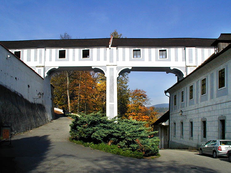 Český Krumlov, connecting corridor, connection between The Castle Garden ans Renaisance House – south facade, foto: Lubor Mrázek