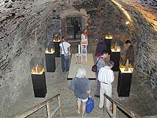 Mezinárodní galerie keramické tvorby ve Václavských sklepích zámku Český Krumlov, 2001, foto: Lubor Mrázek 