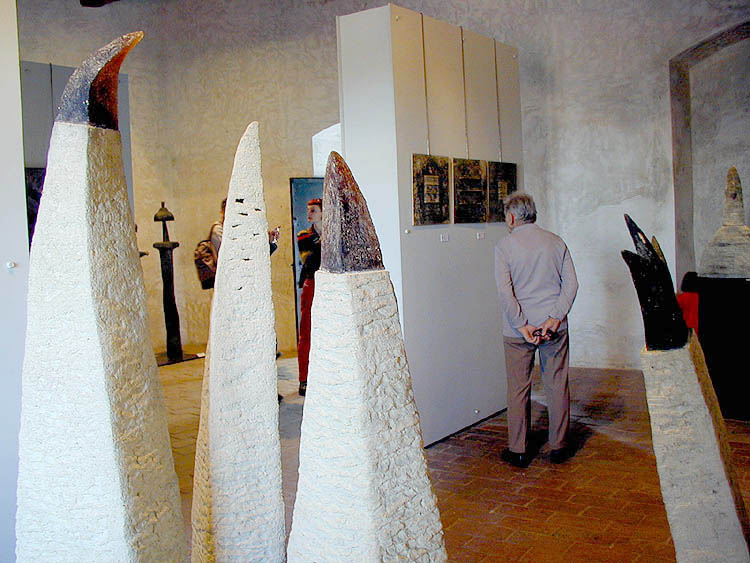Galerie der tschechischen Kultur in Máselnice (Schmalzkasten), Eröffnung eines neuen Jahrgangs von Ausstellungen der Agentur des tschechischen Keramikdesigns. 1.5.2001, Foto: Lubor Mrázek