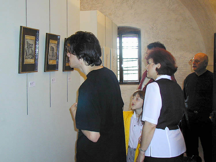 Galerie der tschechischen Kultur in Máselnice (Schmalzkasten), Eröffnung eines neuen Jahrgangs von Ausstellungen der Agentur des tschechischen Keramikdesigns, 1.5.2001, Foto: Lubor Mrázek