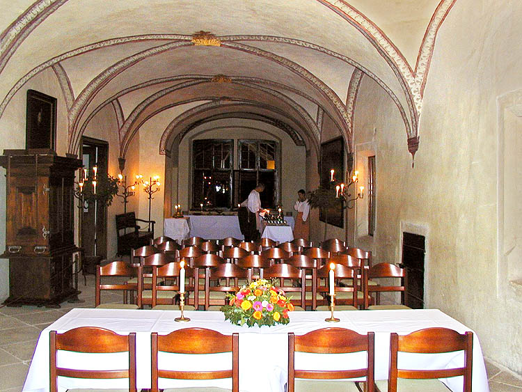 State castle and chateau of  Český Krumlov, preparing of social and cultural party in the Renesance hall, foto: Martin Švamberg