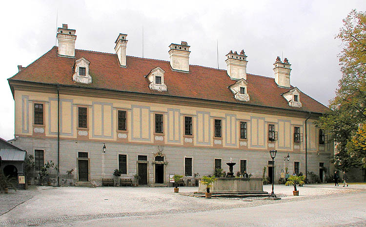 Castle no. 59 - Mint, facade on the 2nd courtyard of the Český Krumlov Castle, 2001, foto: Lubor Mrázek