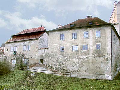 Schloss Nr. 64, Stirnseite des Objektes von der Nordseite, 2001, Foto: Lubor Mrázek 