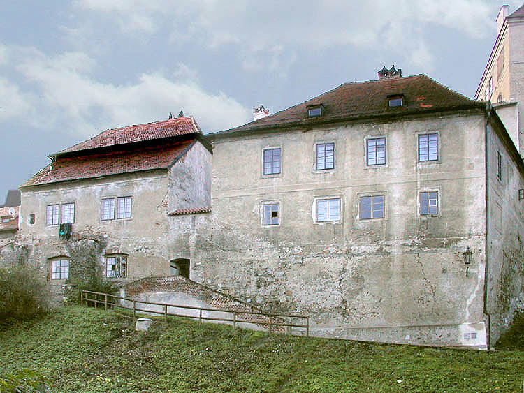 Schloss Nr. 64, Stirnseite des Objektes von der Nordseite, 2001, Foto: Lubor Mrázek
