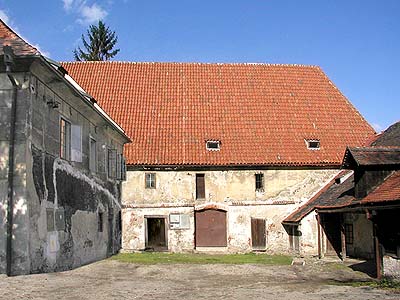 Castle no. 196, facade of building on I. courtyard of Český Krumlov Castle, 2001, foto: Lubor Mrázek 