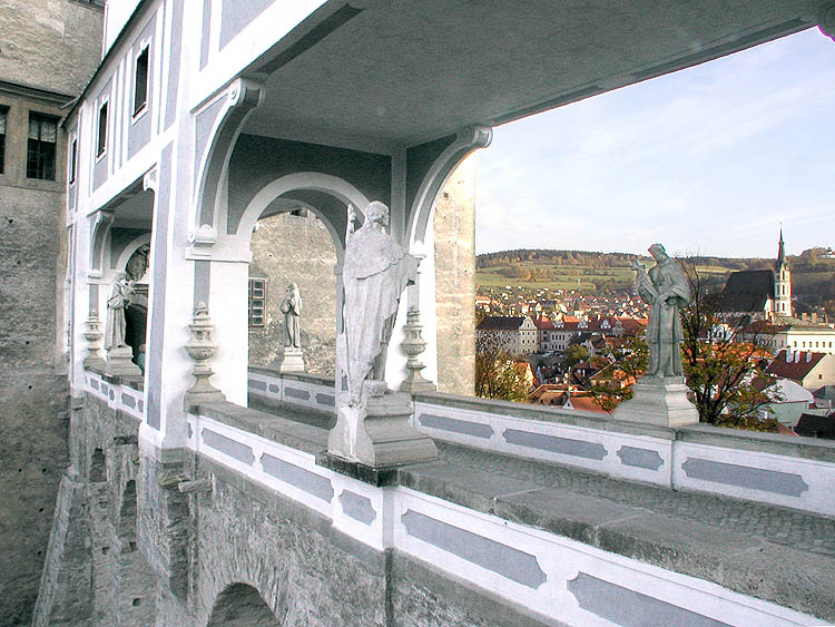 Schloss Český Krumlov, Mantelbrücke, gegenwärtiger Zustand der Durchfahrt zwischen der Oberen Burg und dem V. Schlosshof, 2001, Foto: Lubor Mrázek