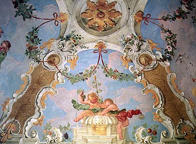 Hudební pavilon v zámecké zahradě Český Krumlov, interiér s rokokovou výmalbou Františka Jakuba Prokyše ze 2. poloviny 18. století 