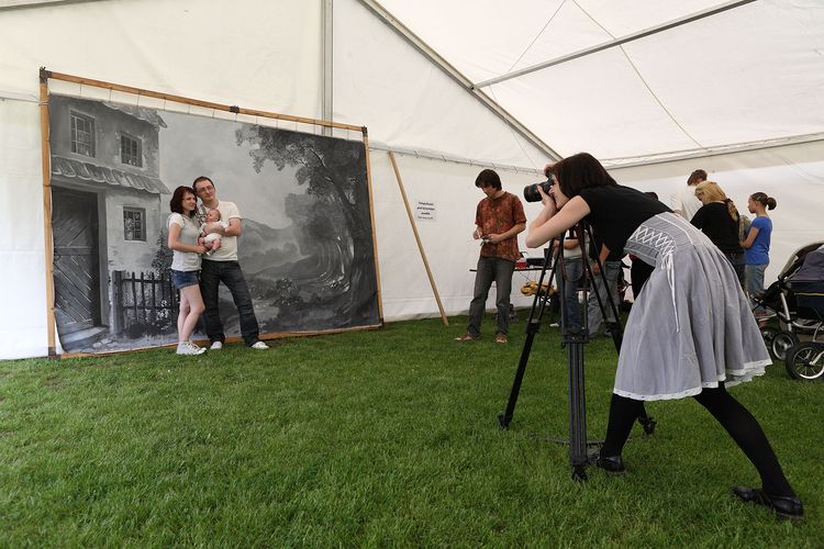 Photo shooting in brewery gardens